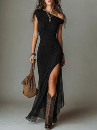 Vestido Maxi Boho Preto com Abertura Frontal e Decote de Um Ombro