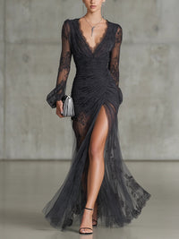 Vestido longo maxi cinzento escuro em renda franzida com mangas compridas transparentes