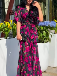 Vestido estampado con mangas acampanadas y escote en V