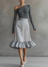 Conjunto de Vestido Midi Cinzento com Top de Ombro Descoberto e Manga Comprida e Bainha com Folho