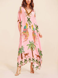 Vestido com mangas descaídas e estampado de coqueiros