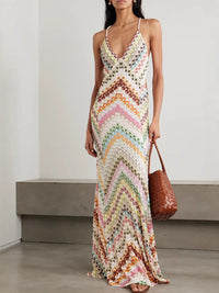 Vestido Maxi em Cetim com Alças Esparguete e Decote em V com Estampado em Zigzag