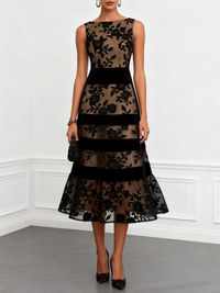 Vestido Midi em Corte em A Sem Mangas em Malha Preta com Flores