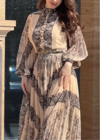 Vestido largo con estampado étnico y cuello alto, con botones (cinturón incluido)