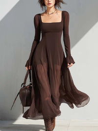 Vestido Midi Evasé com Mangas Transparentes e Decote Quadrado