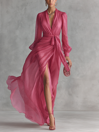 Elegante Vestido Largo de Gacela Rosa con Escote en V y Cintura Anudada