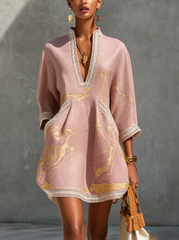 Minivestido de ganchillo con corte en V en oro rosa