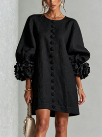 Vestido Mini Botão Preto com Flores e Mangas Florais Extravagantes
