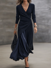 Vestido Maxi Assimétrico em V às Riscas Azul-Marinho com Painéis em Cetim
