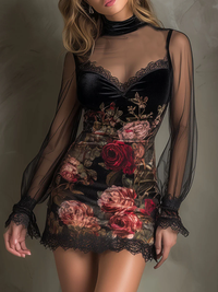 Vestido Mini em Tule com Estampado de Rosas de Veludo