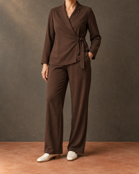 Inês | Conjunto com camisola cruzada com faixa e calças direitas
