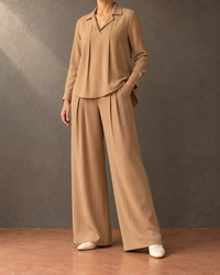 Mariana | Conjunto com gola aberta com pregas e calças palazzo