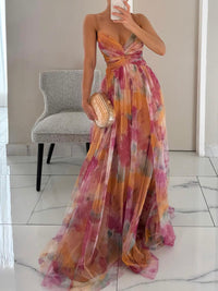 Vestido maxi evasé com estampa floral pintada elegante